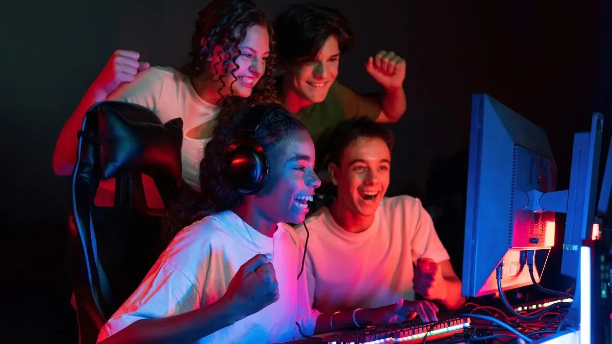 Gamers collaborating